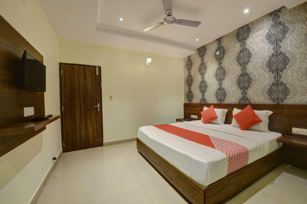 Capital O Hotel Samanvi International Belur  Экстерьер фото
