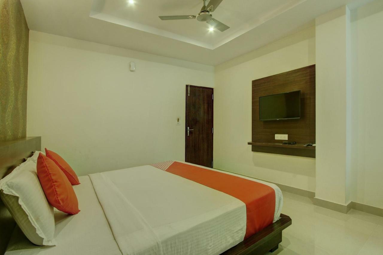 Capital O Hotel Samanvi International Belur  Экстерьер фото